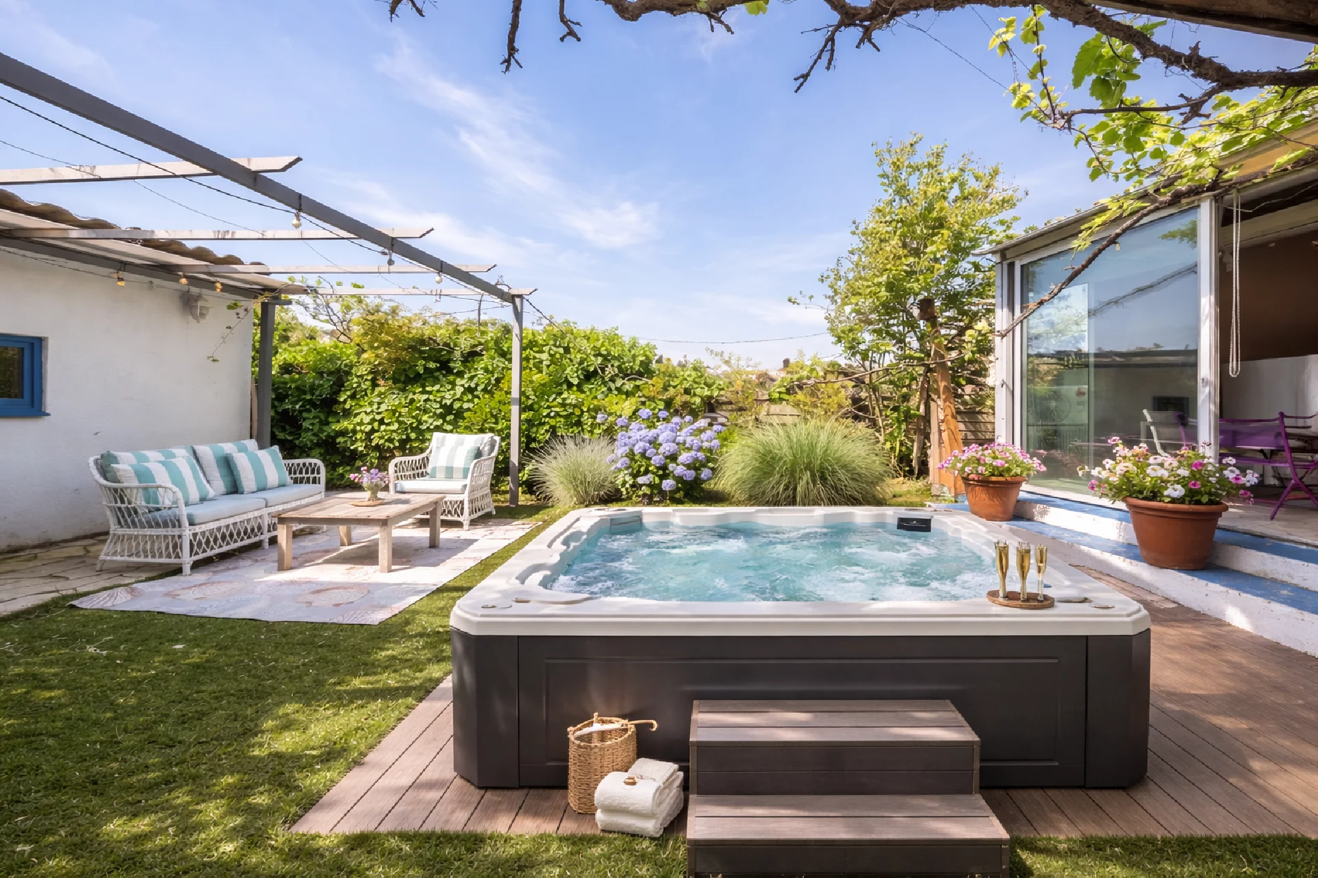 61337bee-7f07-4cec-9458-1baff792e0b7_hd-1