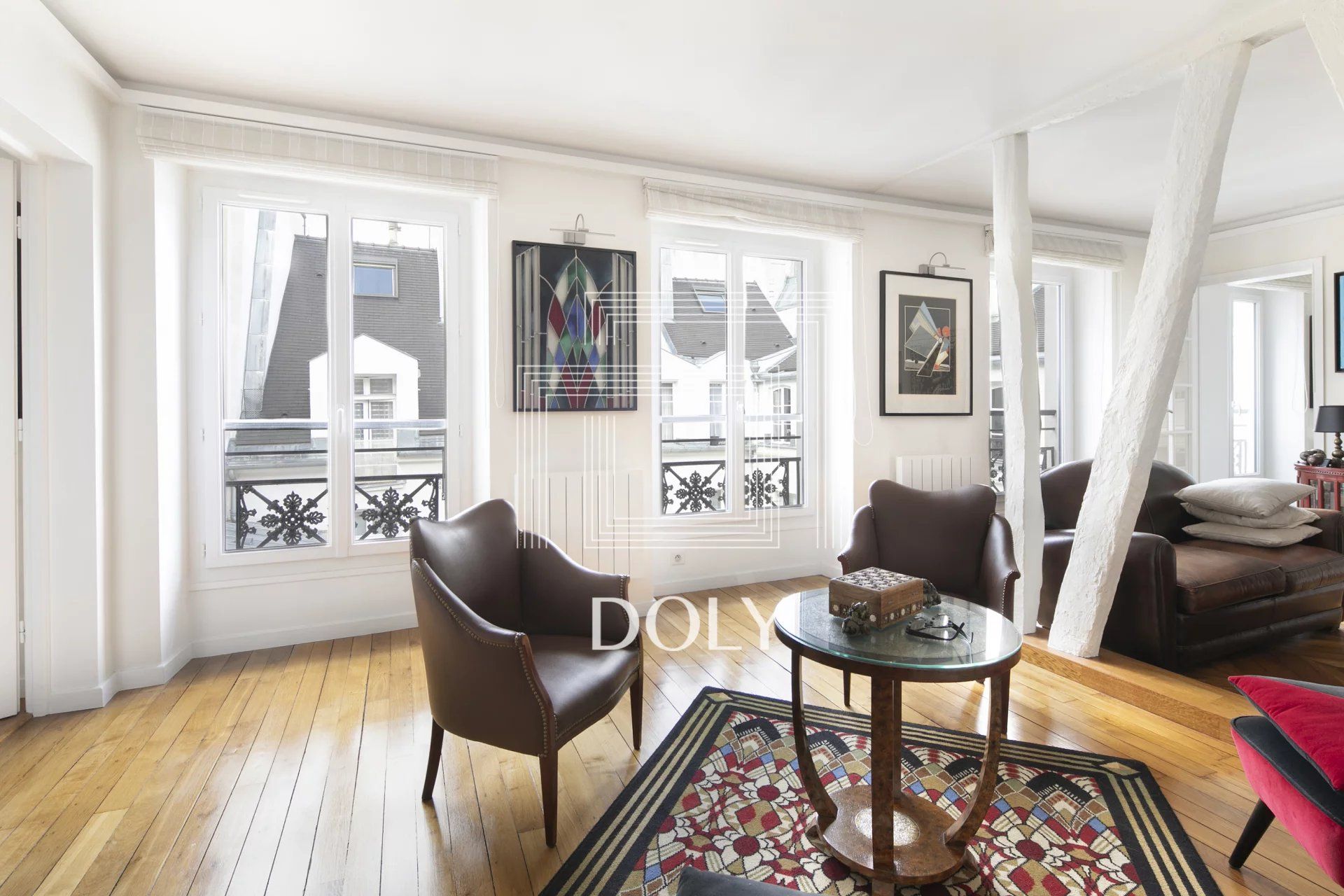 PARIS 75004 • Rue Saint-Antoine • 3 pièces de 74 M2