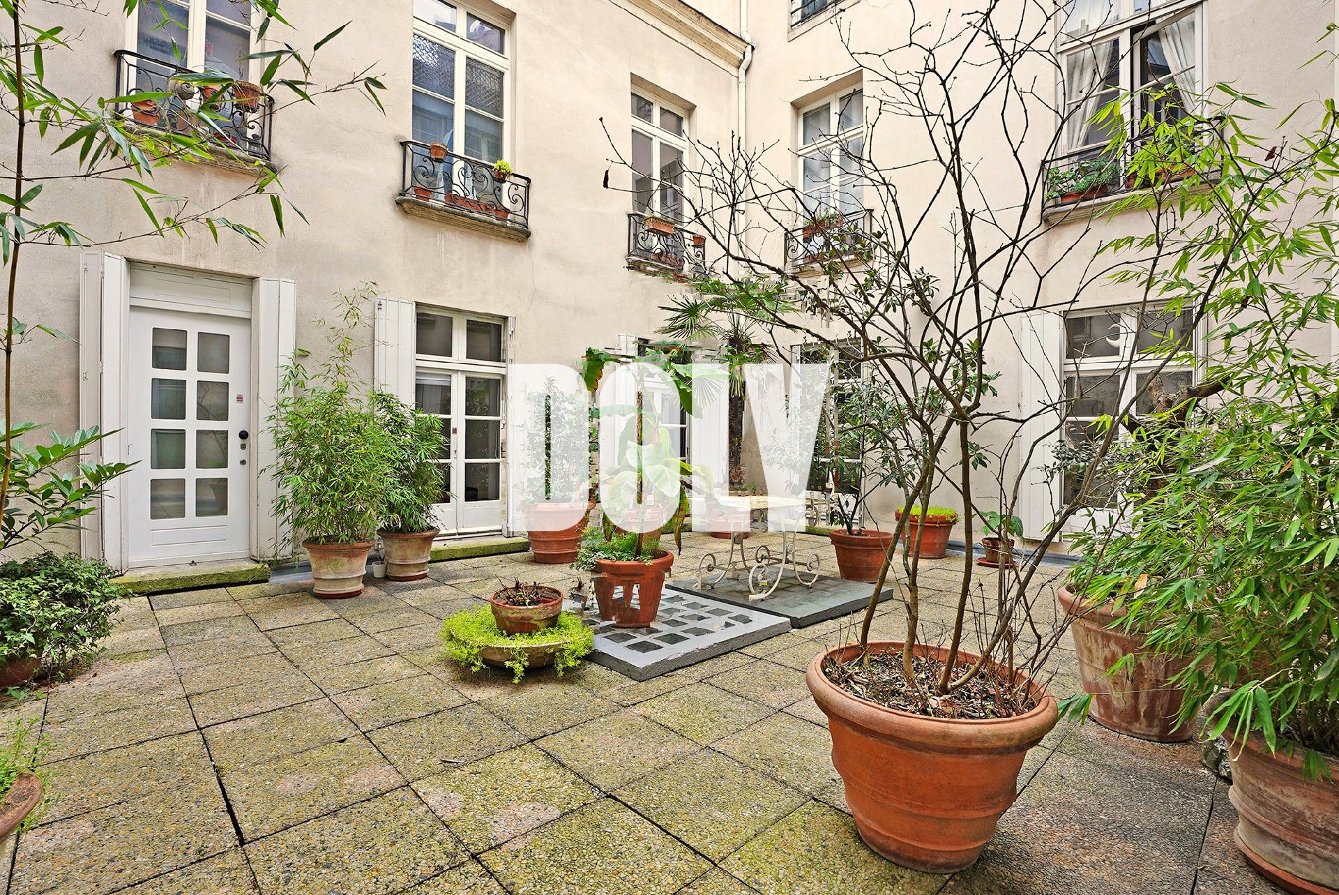 DOLY – 3 PIÈCES – CALME ET LUMINEUX – ACCES EXTERIEUR – 75002 PARIS